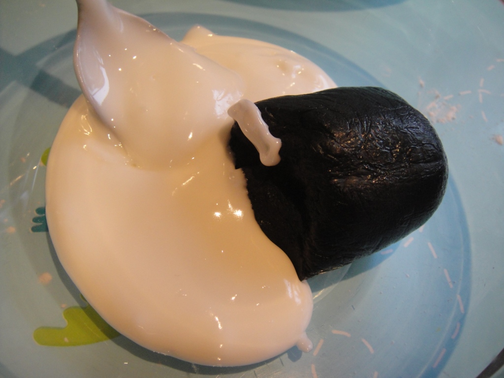 Make Black Royal Icing Using Black Fondant