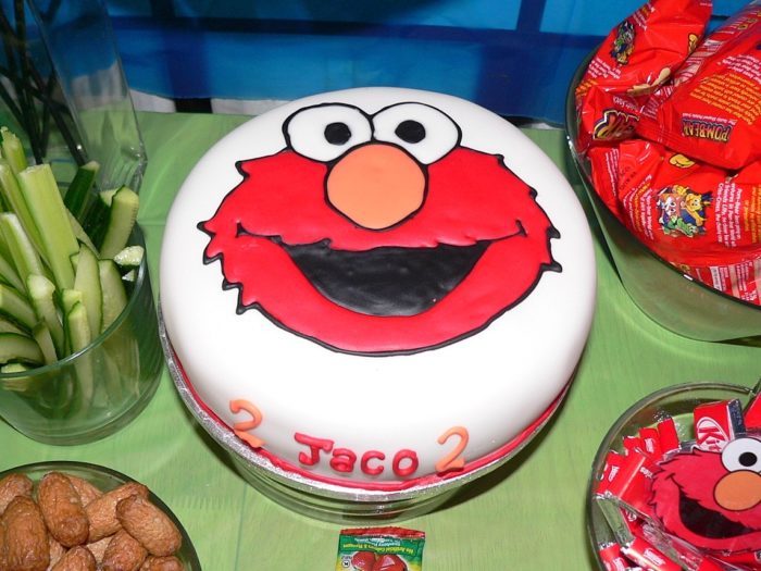 Elmo cake I made for a 2nd birthday! Chocolate cake layered with chocolate  ganache and vanilla buttercream. Eyes and nose are made from macarons! :  r/Baking