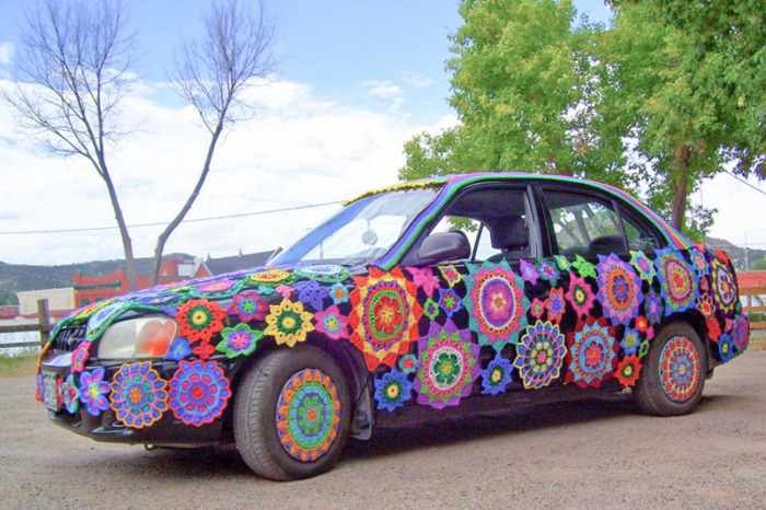 Yarn-bombed Car Noah's Ark Thrift Store