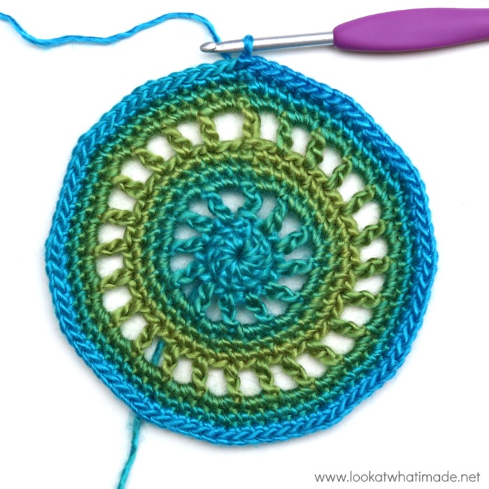 First 9 rounds of simple crochet mandala