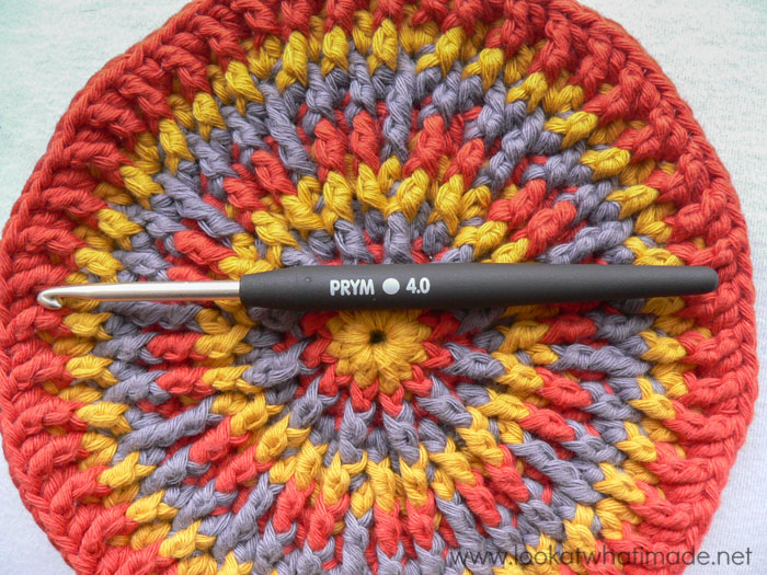 Review and Giveaway of the Sharp Crochet Hook : Bowdabra