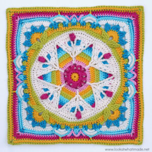 crochet square with tapestry colourwork detail and floral elemants free pattern