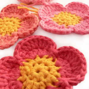 easy crochet flower with four petals photo tutorial simple