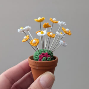 Simple tiny crochet daisy pins